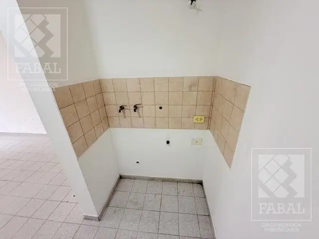 Casa alquiler Santa Genoveva, 2 dormitorios, 2 baños, jardín y cochera 2