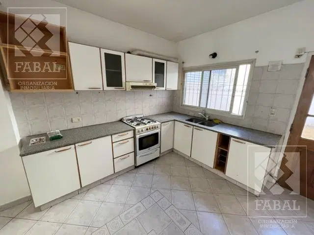 Casa alquiler María Auxiliadora, 2 dormitorios, 2 baños, patio y cochera 3