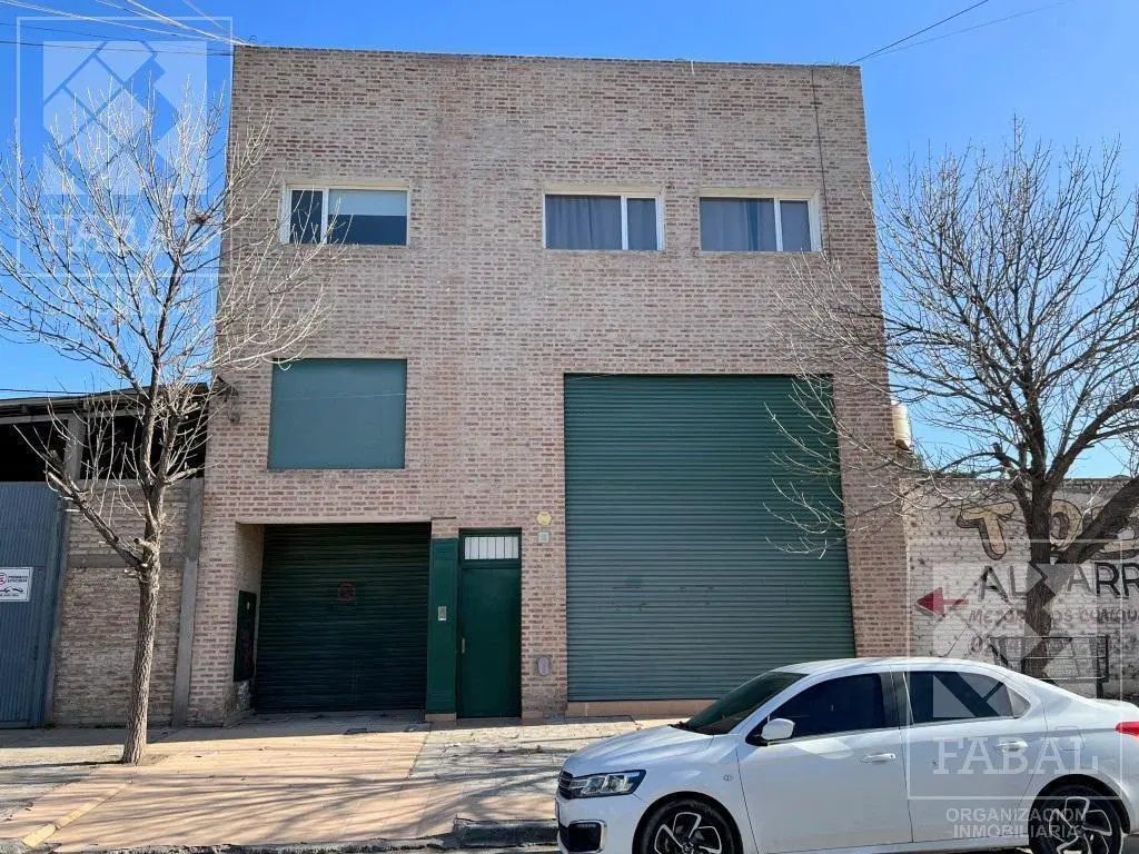 Local con oficinas y depósito alquiler centro sur, 390 m2 con patio y cocheras 4