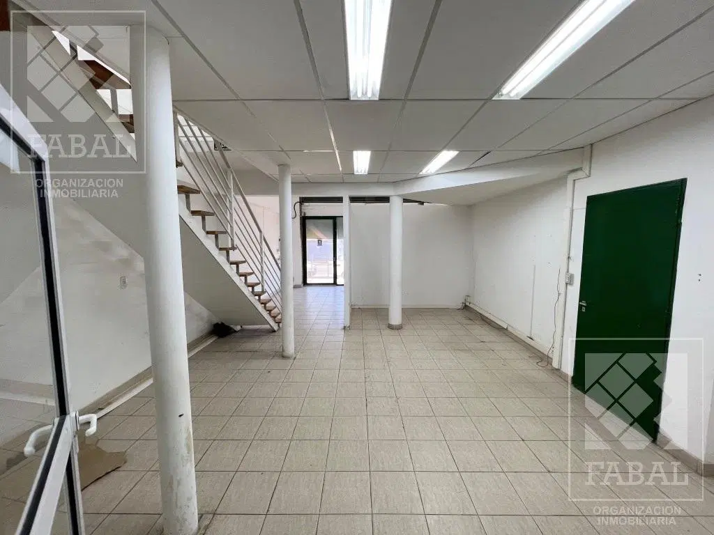 Local con oficinas y depósito alquiler centro sur, 390 m2 con patio y cocheras 2