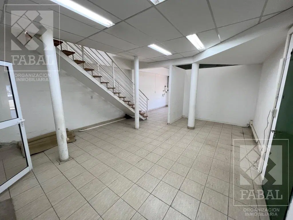 Local con oficinas y depósito alquiler centro sur, 390 m2 con patio y cocheras 5