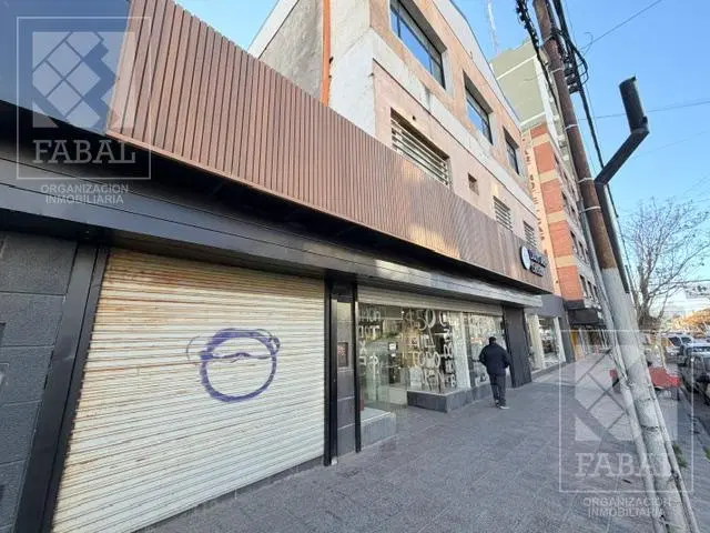 Local alquiler centro de 600 m² distribuidos en 3 plantas, con oficinas y depósito 3