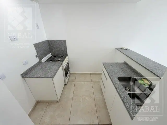 Departamento alquiler centro, 2 dormitorios, baño, balcón y cochera 3