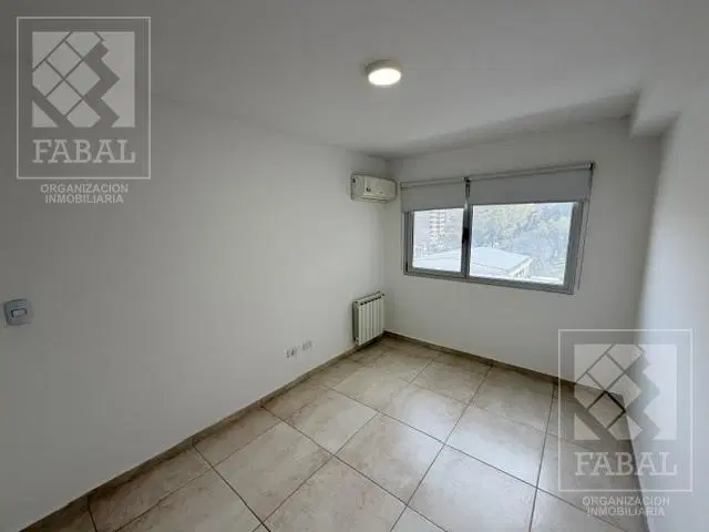 Departamento alquiler centro, 2 dormitorios, baño, balcón y cochera 4