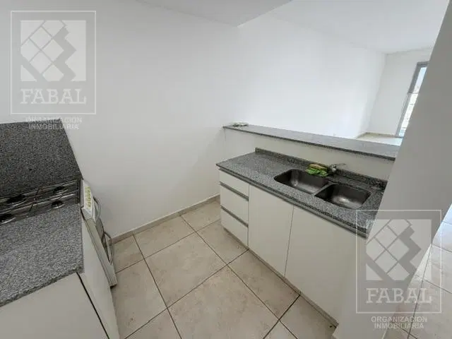 Departamento alquiler centro, 2 dormitorios, baño, balcón y cochera 5