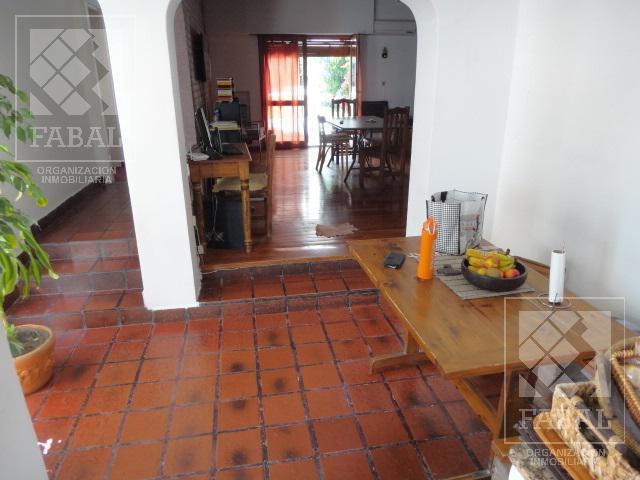 Foto de Casa venta centro, 3 dormitorios, 2 baños, jardín con pileta, cochera y, imagen 2
