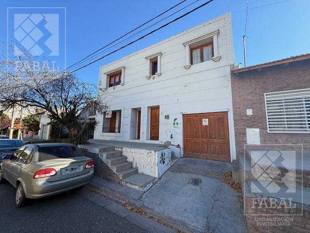 Foto de Casa venta centro, 3 dormitorios, 2 baños, jardín con pileta, cochera y, imagen 1