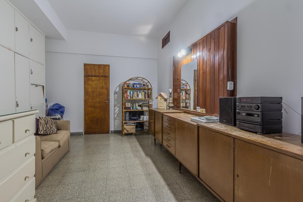 Local - San Telmo - Local a la calle con subsuelo 183,82 m2 totales.