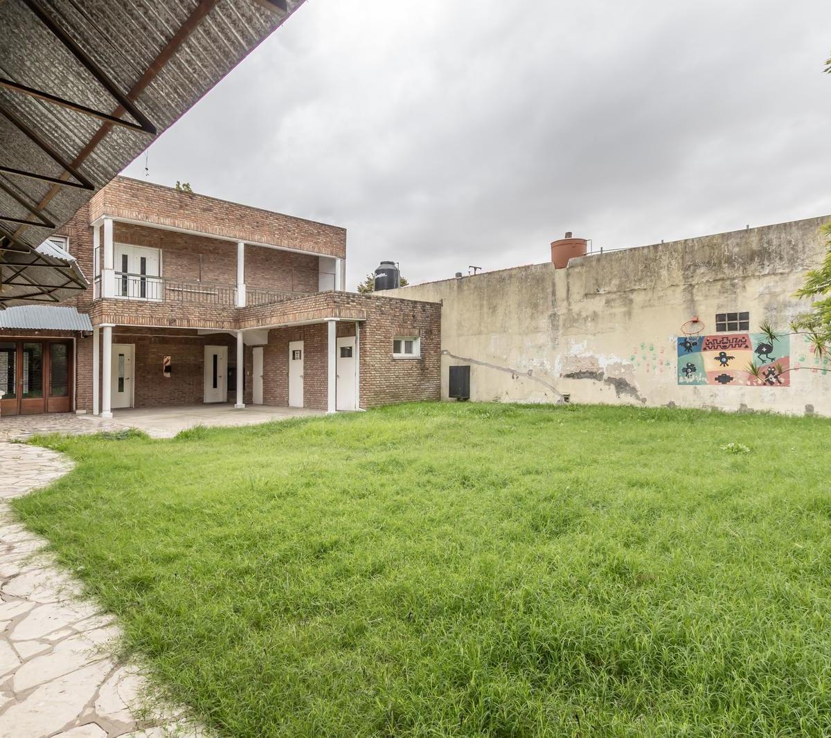 Edificio Comercial en Quilmes Oeste a Media Cuadra de Andres Baranda 3