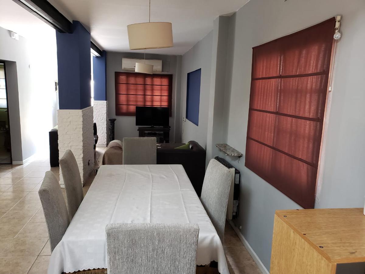 Casa de 3 Ambientes con Patio, Parrilla y Cochera Cubierta en Berazategui Centro 2