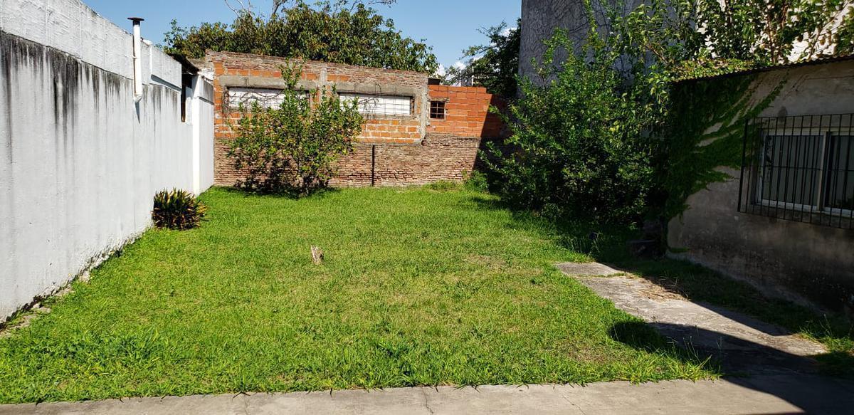Casa a Reciclar de 4 Ambientes con Parque a Una Cuadra de Av Mitre - Berazategui 4