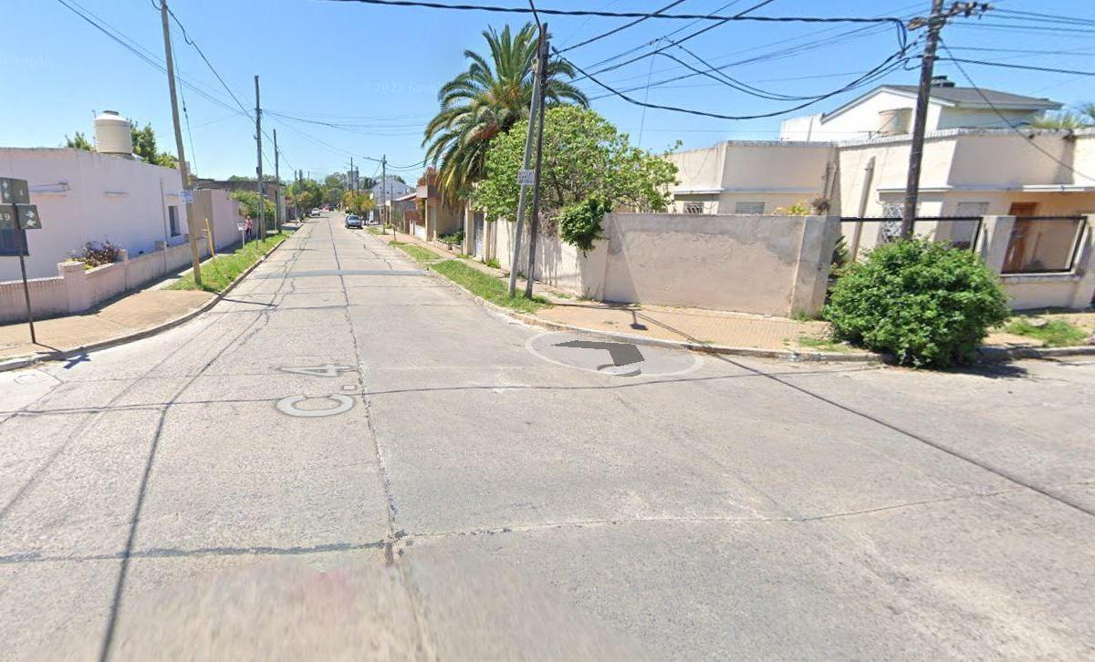 Casa a Reciclar de 4 Ambientes con Parque a Una Cuadra de Av Mitre - Berazategui 3