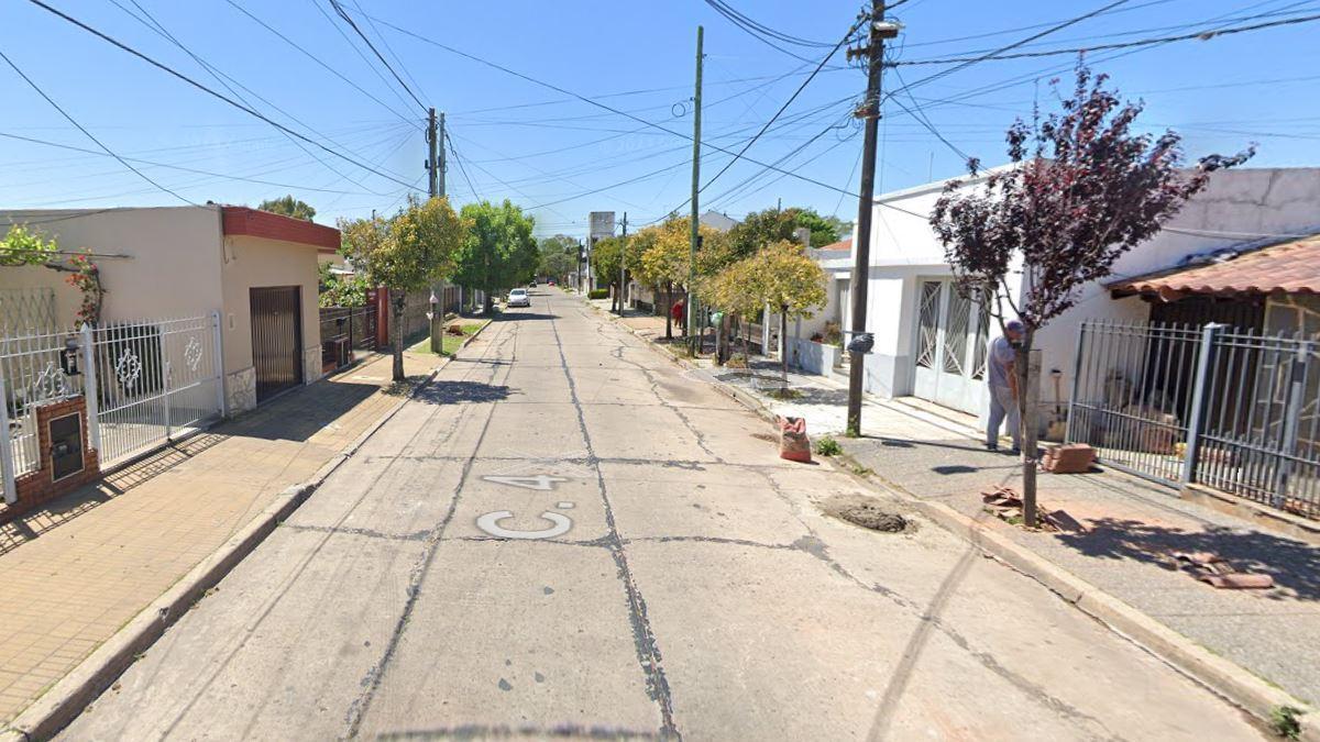 Casa a Reciclar de 4 Ambientes con Parque a Una Cuadra de Av Mitre - Berazategui 2
