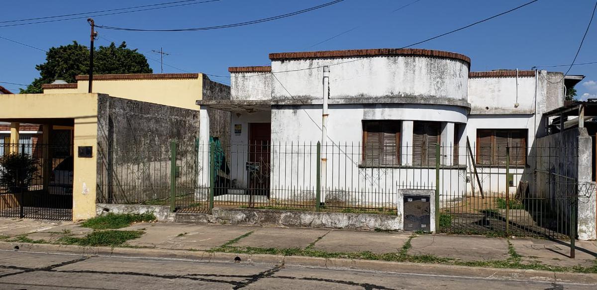 Terreno de 400 m² con Casa a Reciclar a Una Cuadra de Av Mitre - Berazategui 4