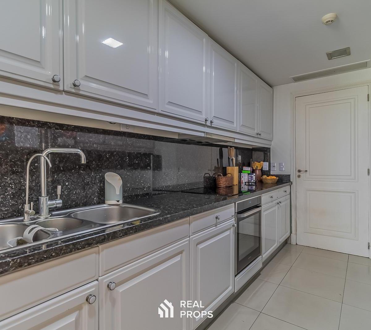Venta de departamento 3 ambientes más dependencia de servicio y cochera en Chateau Puerto Madero