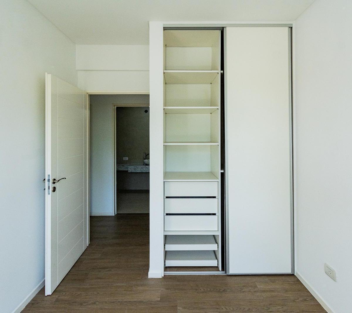 Departamento de 4 Ambientes en Venta con Cochera y Baulera Caballito 5