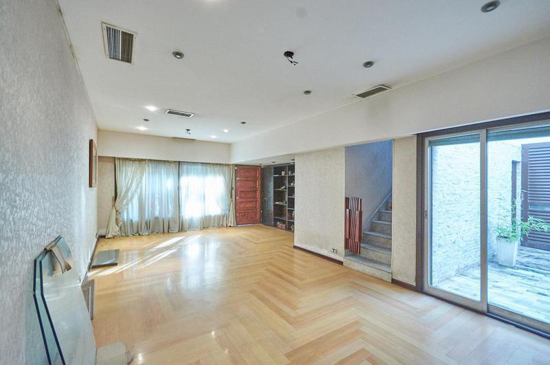Venta Casa 5 Ambientes con Patio, Jardin, Cochera, Playroom - Versalles 2