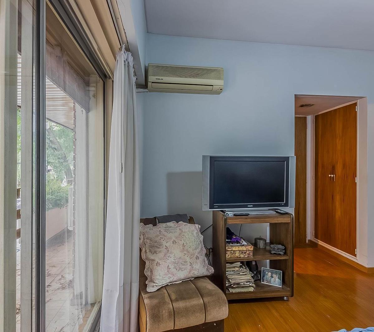 Casa 5 Ambientes con Cochera en Venta - Flores 3
