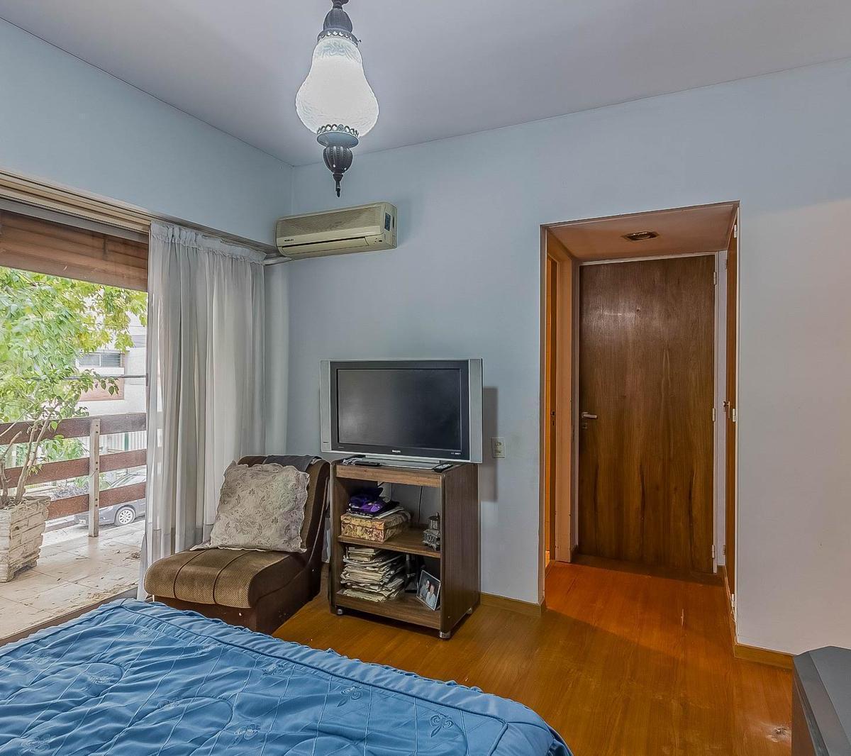 Casa 5 Ambientes con Cochera en Venta - Flores 4