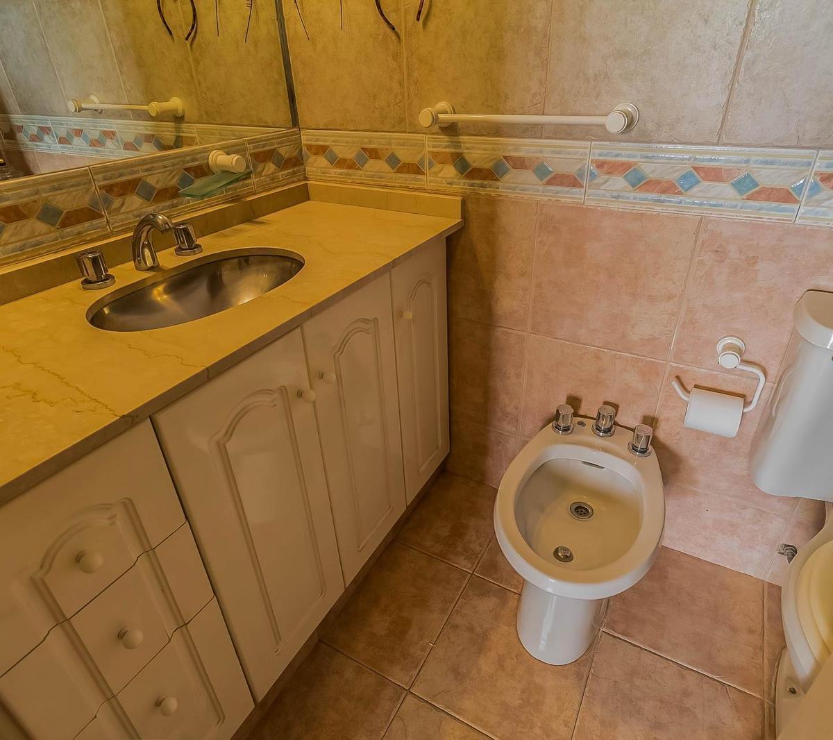 Departamento a La Venta de 7 Ambientes en Flores Piso Entero 3