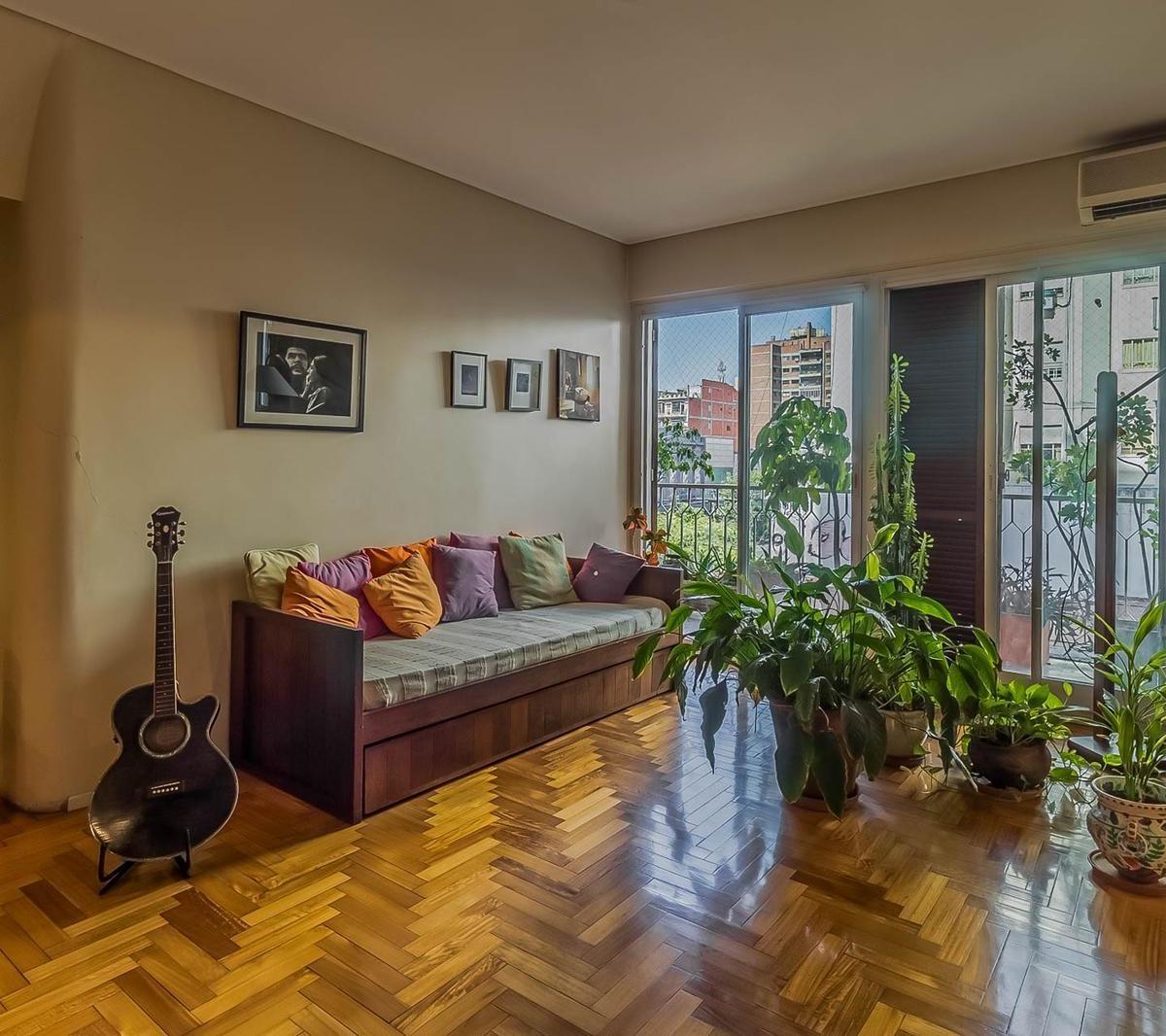 Departamento a La Venta de 7 Ambientes en Flores Piso Entero 3
