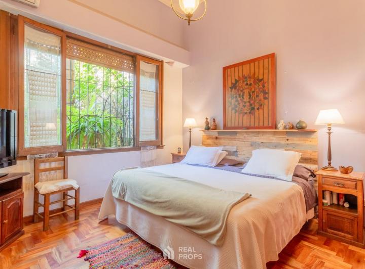 Casa 7 ambientes con jardín y garage en venta en Floresta 3
