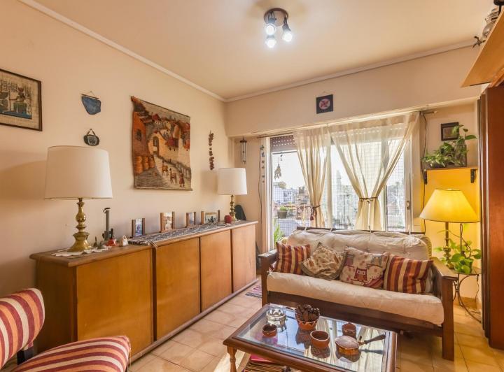 Departamento en venta 4 ambientes en Monte Castro 5