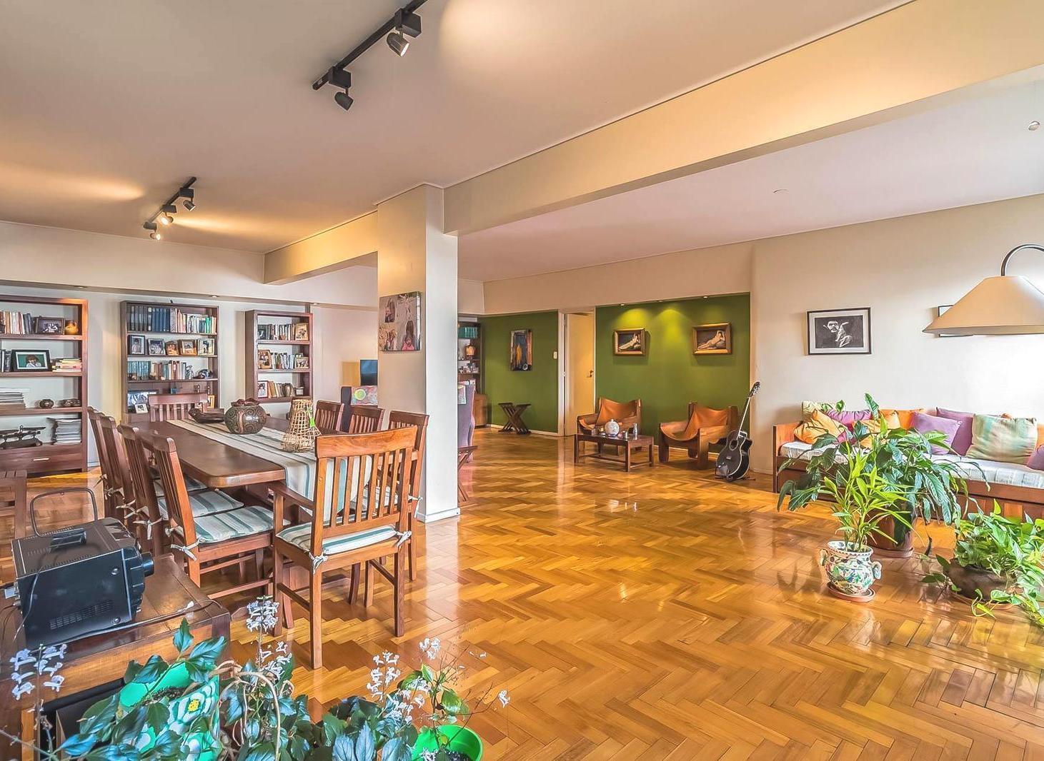 Departamento a la venta de 7 ambientes en Flores Piso entero