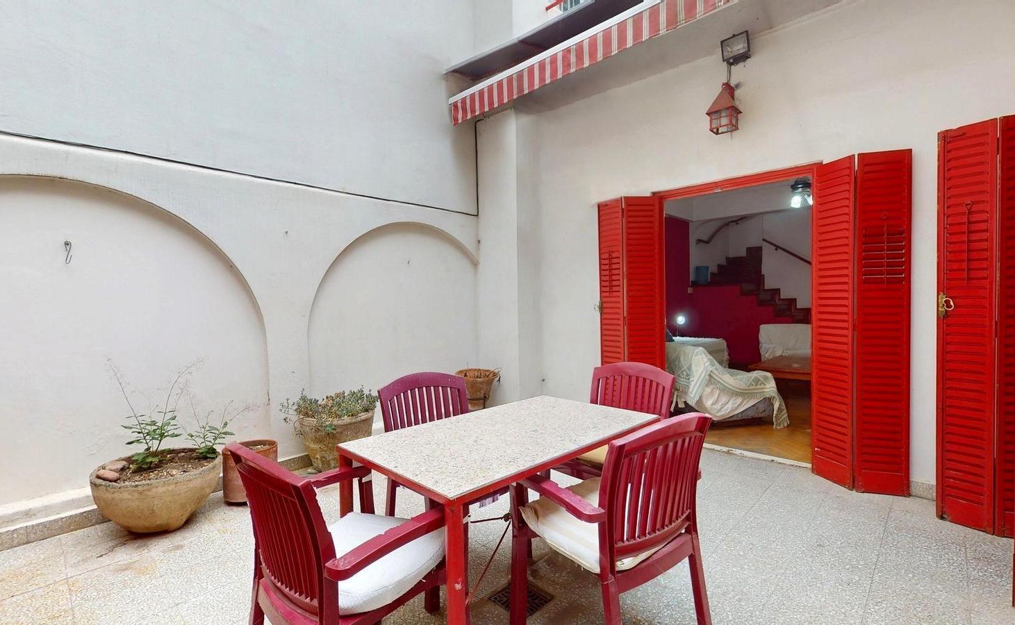 VENTA - PH estilo casa 4 ambientes con cochera, patio y gran terraza en Belgrano