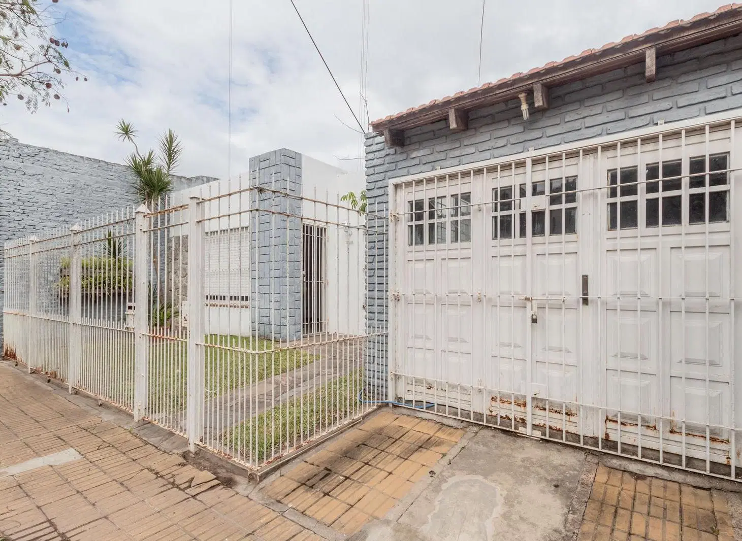 Venta de Casa 4 ambientes con garaje y  parque en Berazategui 5