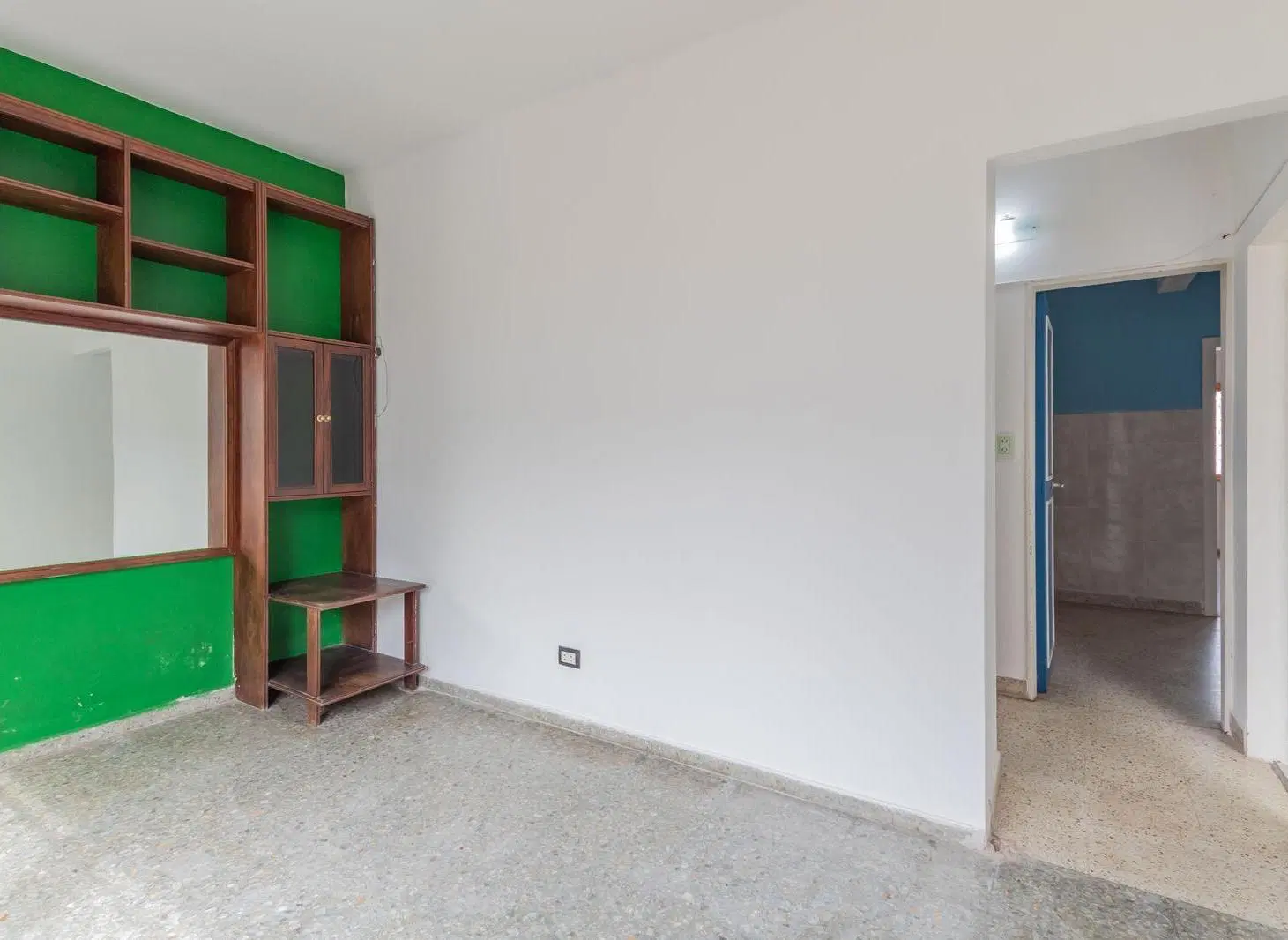 Venta de Casa 4 ambientes con garaje y  parque en Berazategui 3
