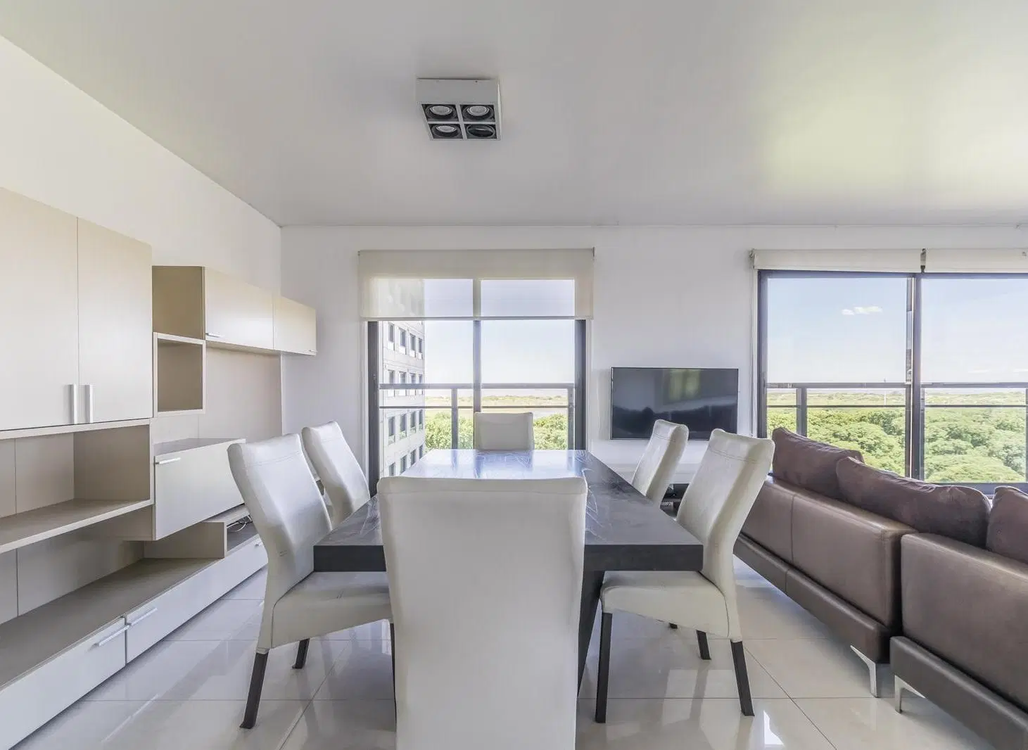 Departamento en venta de 3 ambientes con cochera doble, baulera, balcón, piso alto y vista abierta 3