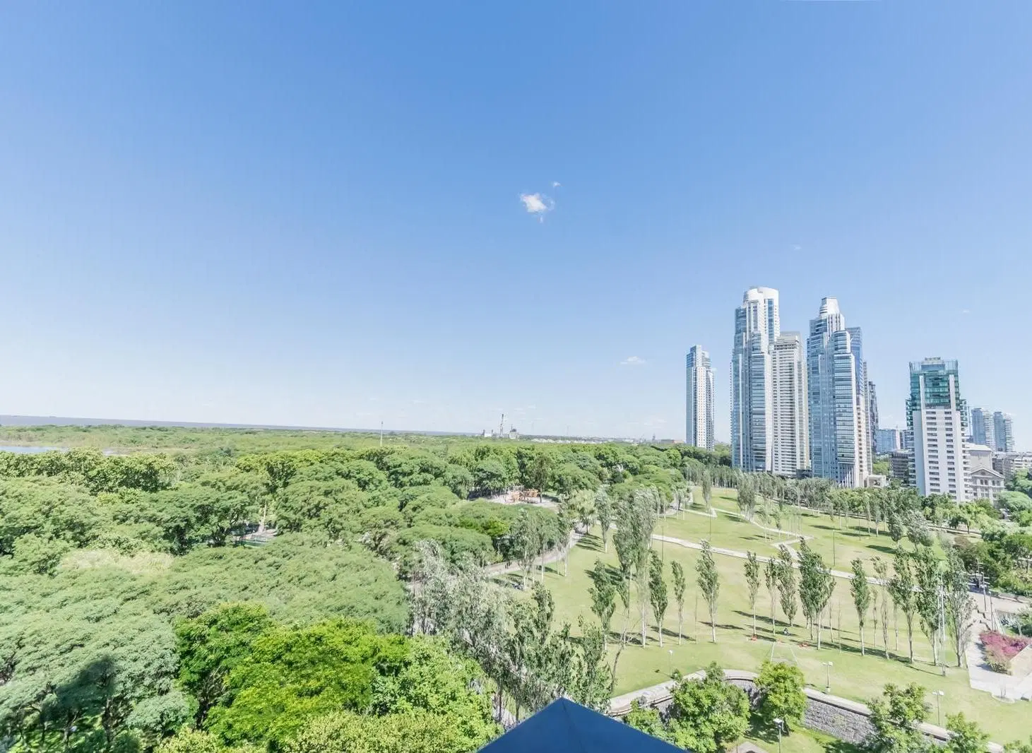 Departamento en venta de 3 ambientes con cochera doble, baulera, balcón, piso alto y vista abierta 3