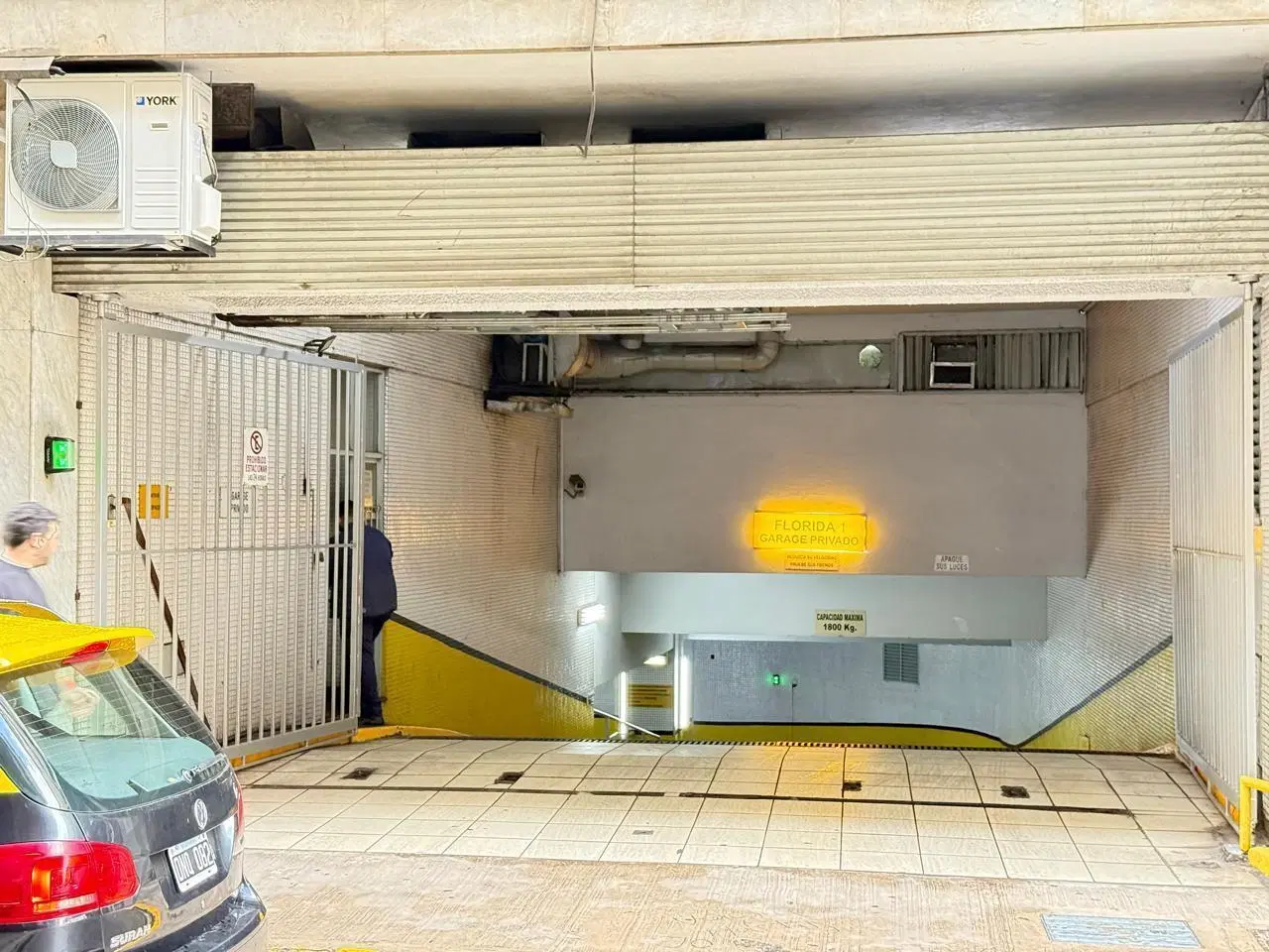 Venta amplia cochera en Microcentro - Florida al 100, esq. Rivadavia 5