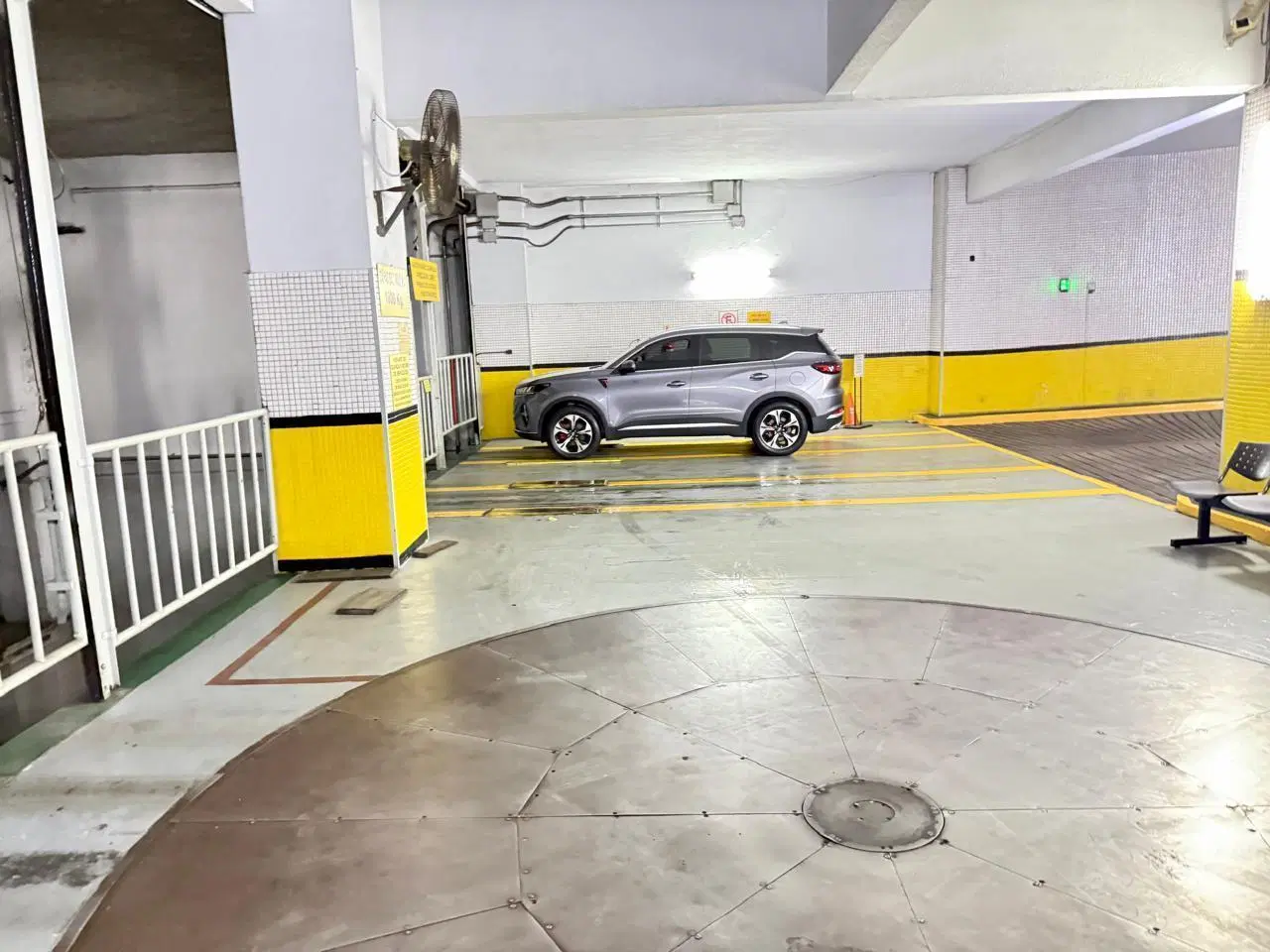 Venta amplia cochera en Microcentro - Florida al 100, esq. Rivadavia 4