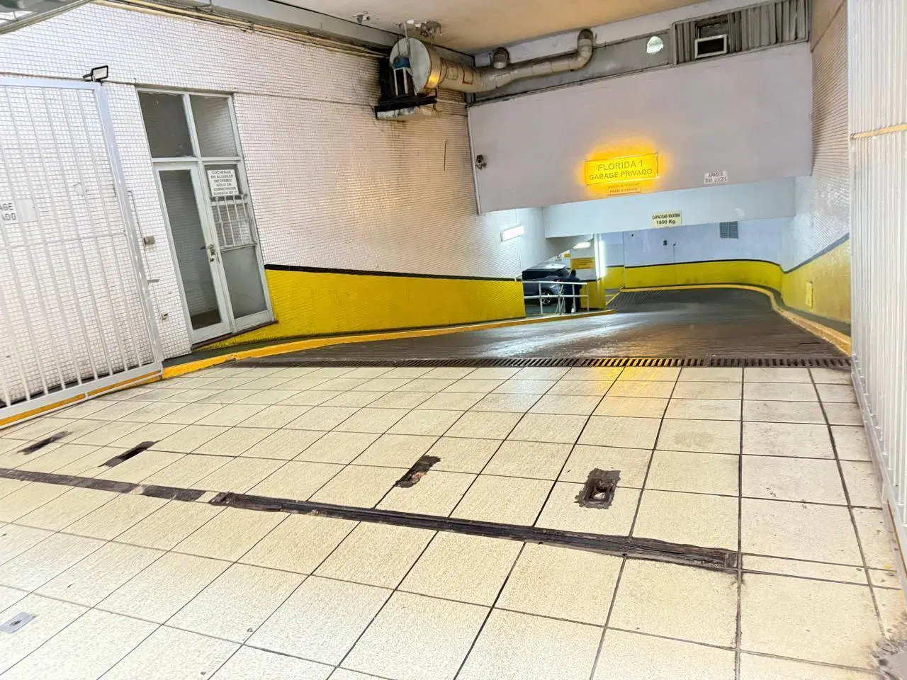Venta amplia cochera en Microcentro - Florida al 100, esq. Rivadavia 8