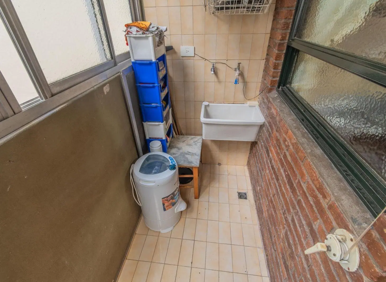 Departamento en venta de 4 ambientes con balcón corrido y cochera cubierta en Olivos 3