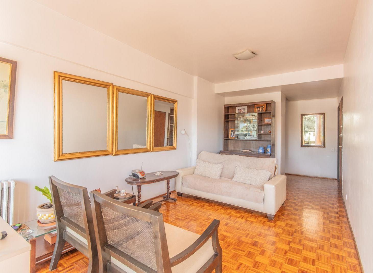 Departamento en venta de 4 ambientes con balcón corrido y cochera cubierta en Olivos