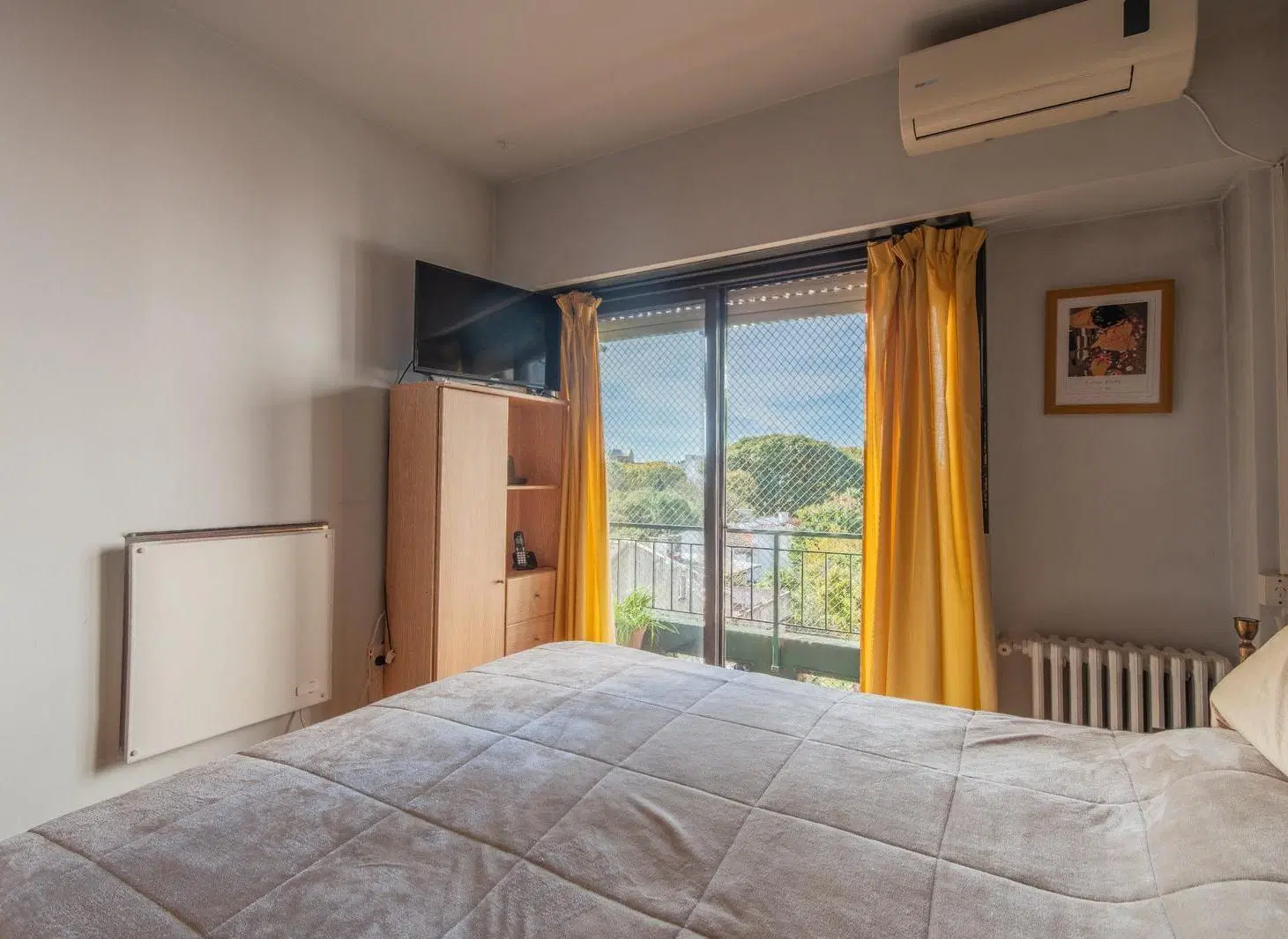 Departamento en venta de 4 ambientes con balcón corrido y cochera cubierta en Olivos 4