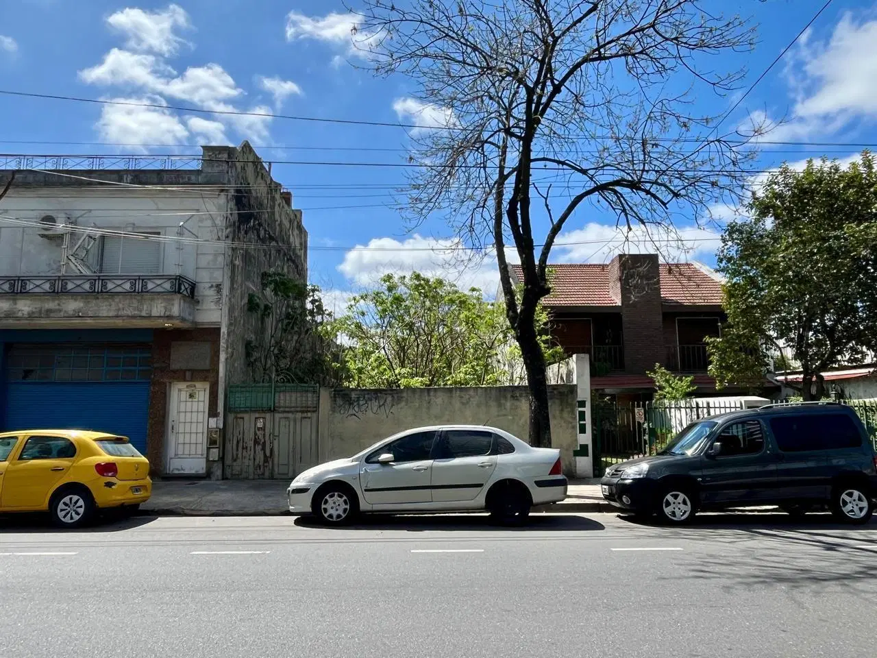 Terreno de 8,66 m2 x 41,55 m2 - 359 m2 totales USAB 0 sobre avenida CABA 4