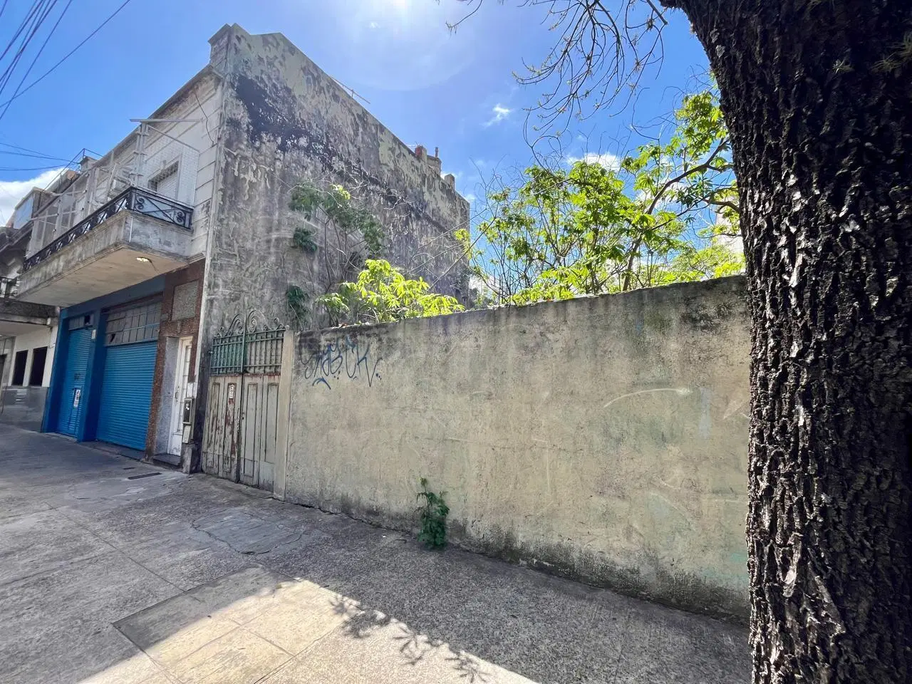Terreno de 8,66 m2 x 41,55 m2 - 359 m2 totales USAB 0 sobre avenida CABA 3