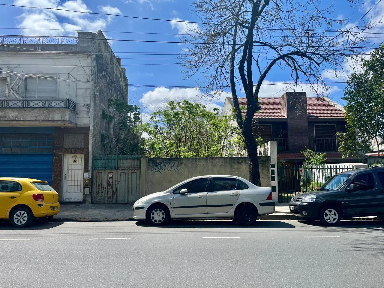 Terreno de 8,66 m2 x 41,55 m2 - 359 m2 totales USAB 0 sobre avenida CABA 1