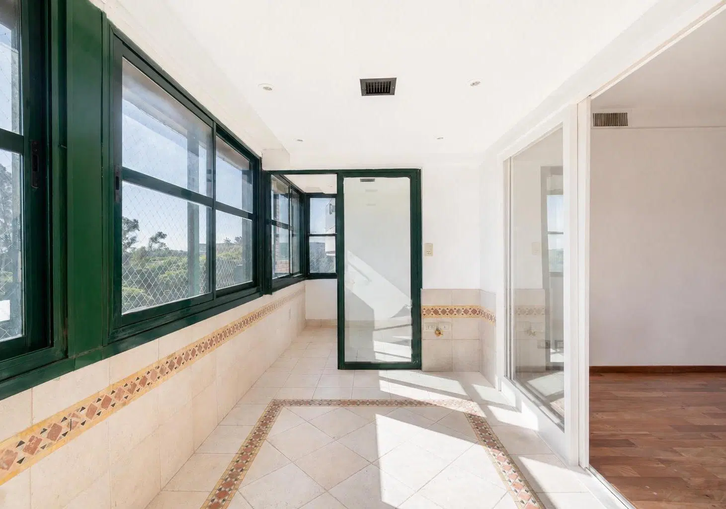 Venta Departamento Amplio Piso 3 Ambientes - 2 Cocheras y Dependencia de Servicios en Bajo Belgrano 4
