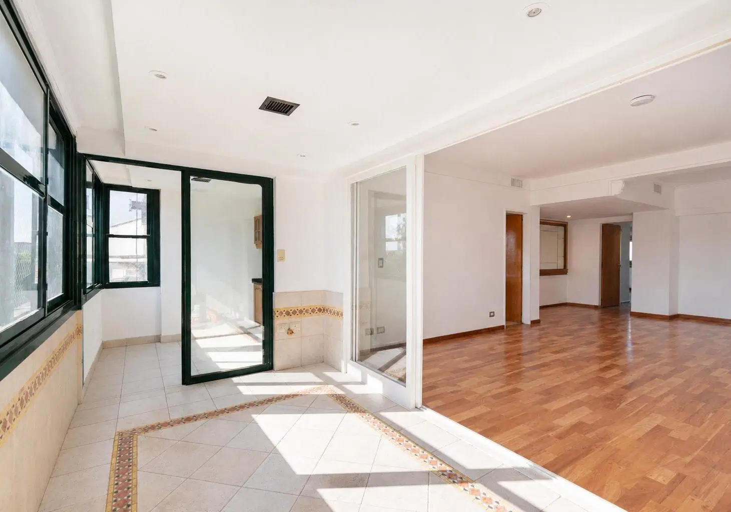 Venta Departamento Amplio Piso 3 Ambientes - 2 Cocheras y Dependencia de Servicios en Bajo Belgrano 2
