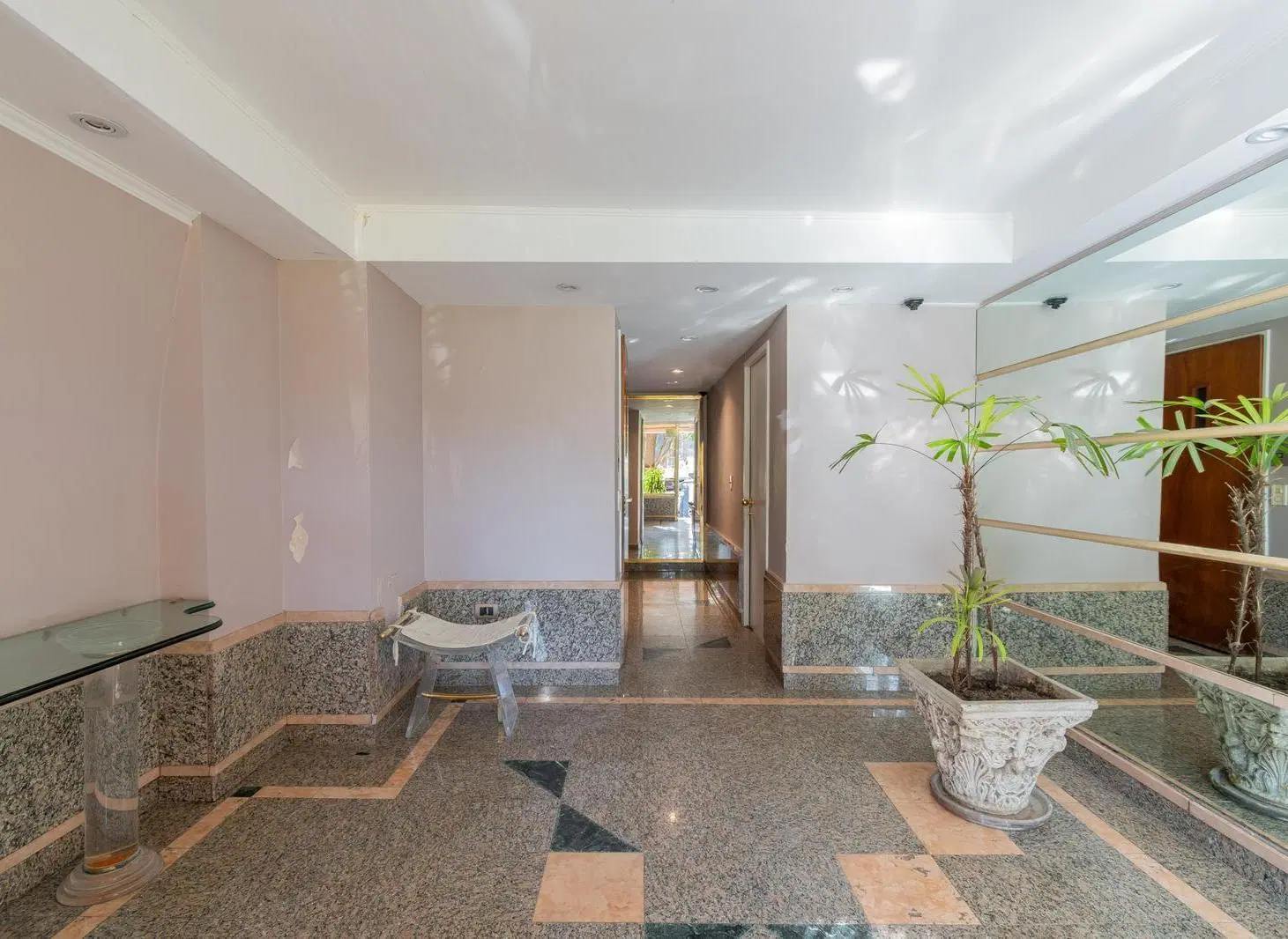 Alquiler Departamento Piso de 3 Ambientes con 2 Cocheras y Dependencia de Servicios en Bajo Belgrano 4