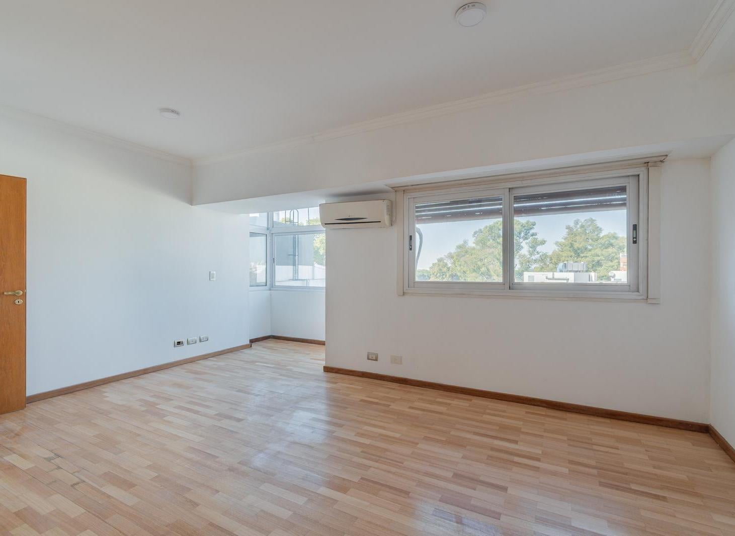 Alquiler Departamento Piso de 3 Ambientes con 2 Cocheras y Dependencia de Servicios en Bajo Belgrano