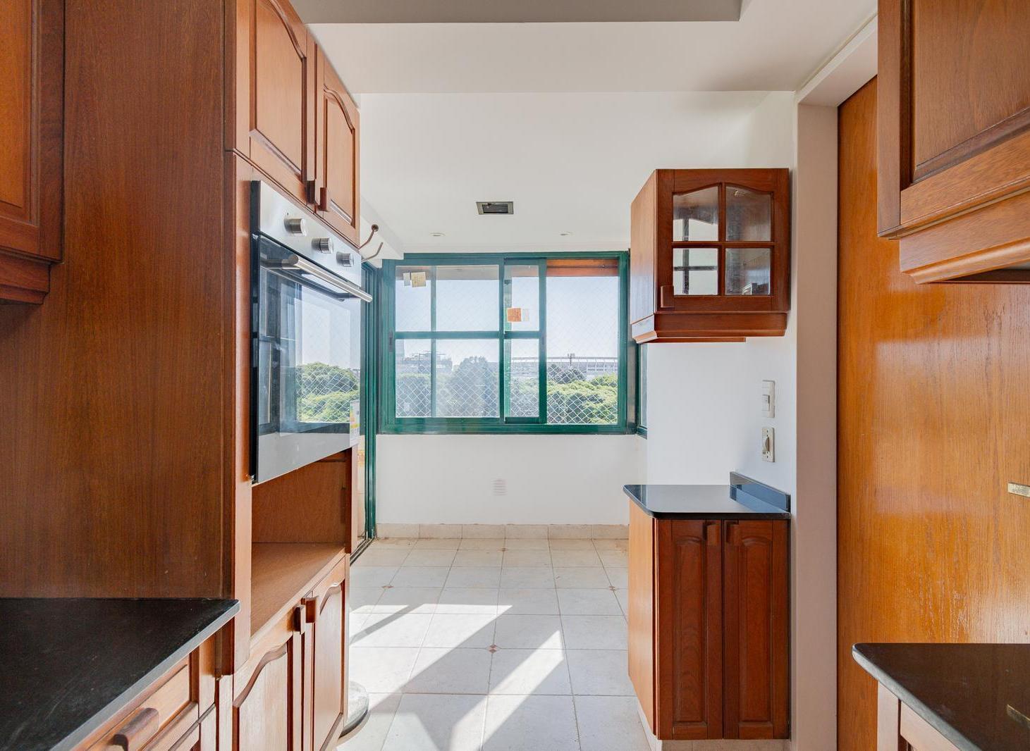 Foto de Alquiler Departamento Piso de 3 Ambientes con 2 Cocheras y Dependencia, imagen 2