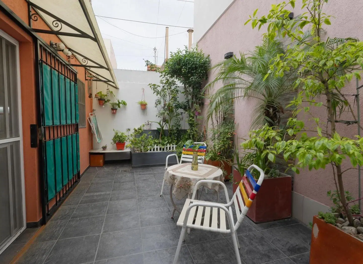 PH tipo Casa en Ramos Mejia . 4 Ambientes con cochera. Entrada independiente. Sin Expensas 3