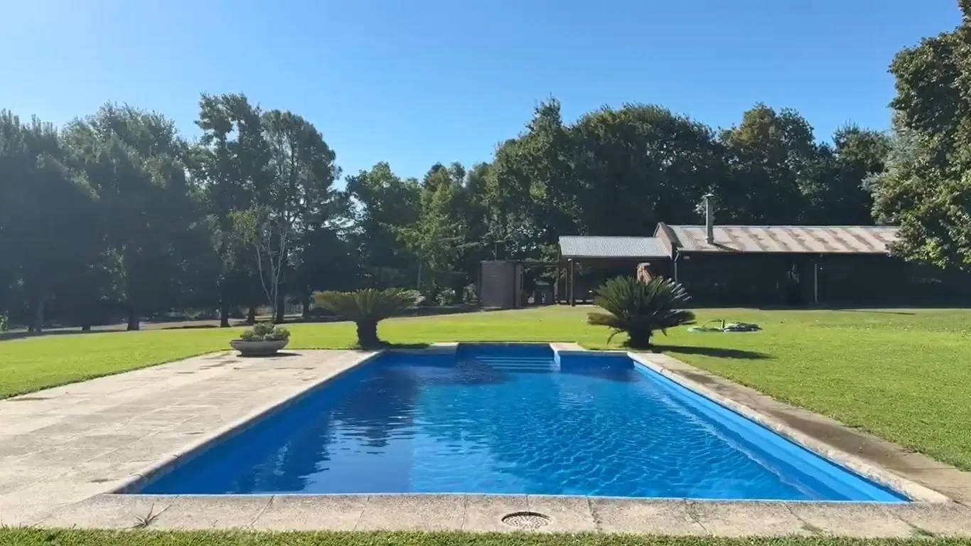 VENTA casa de campo de 10.000mts2 en Zelaya con residencia principal, casa de huéspedes y pileta 2