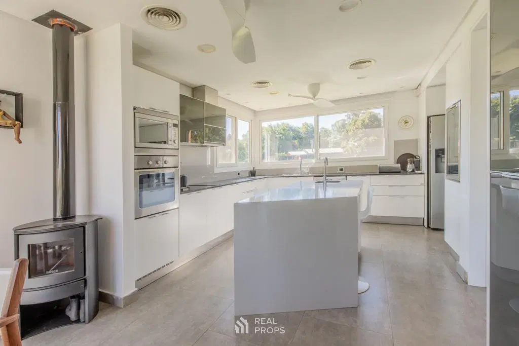 VENTA casa de campo de 10.000mts2 en Zelaya con residencia principal, casa de huéspedes y pileta 4